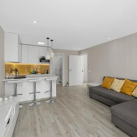 Silver Lux 1 - Center By Hd